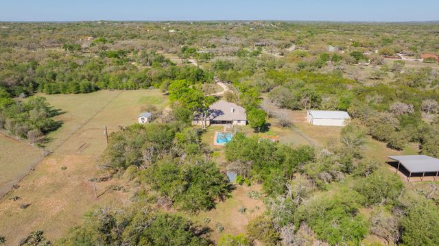 28 Country Oaks DR, Buda, TX 78610