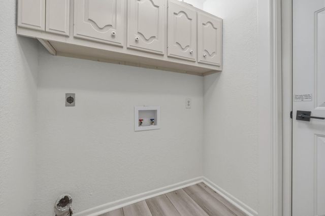 28 Country Oaks DR, Buda, TX 78610