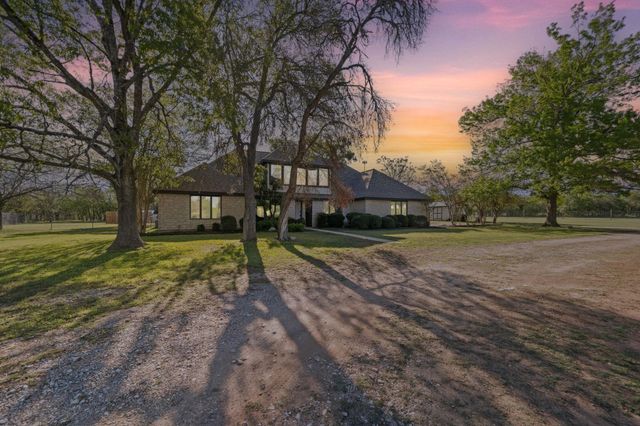 28 Country Oaks DR, Buda, TX 78610