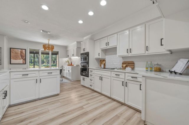 28 Country Oaks DR, Buda, TX 78610