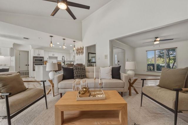 28 Country Oaks DR, Buda, TX 78610