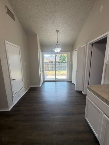 7313 Silver Sage Drive, Fort Worth, TX 76137