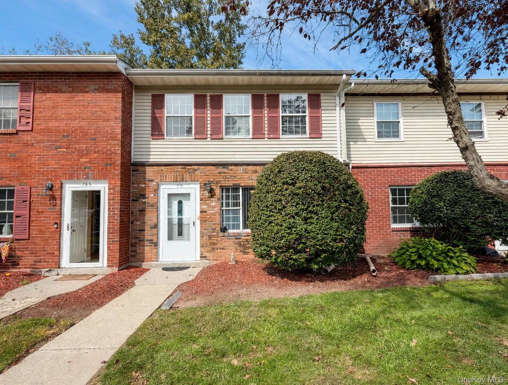 276 Temple Hill Road 706, New Windsor, NY 12553 — exterior