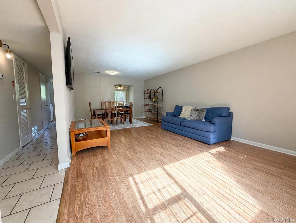 276 Temple Hill Road 706, New Windsor, NY 12553 — photo 2