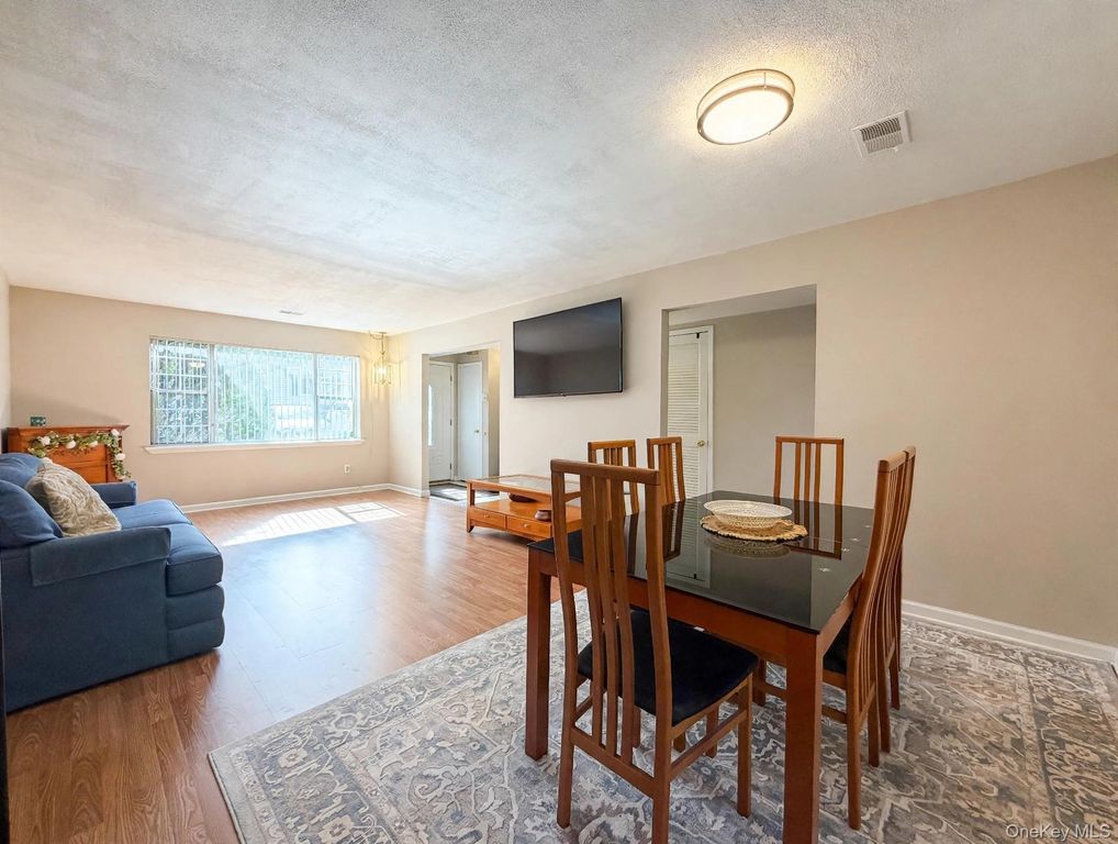 276 Temple Hill Road 706, New Windsor, NY 12553 — photo 3