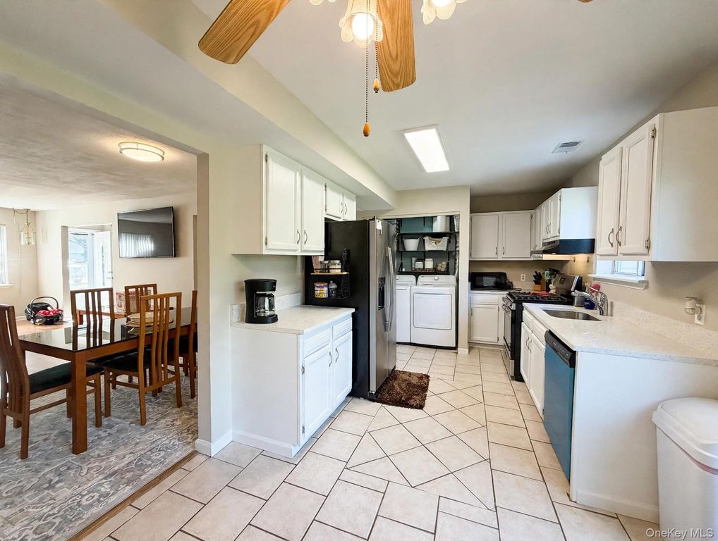 276 Temple Hill Road 706, New Windsor, NY 12553 — photo 4