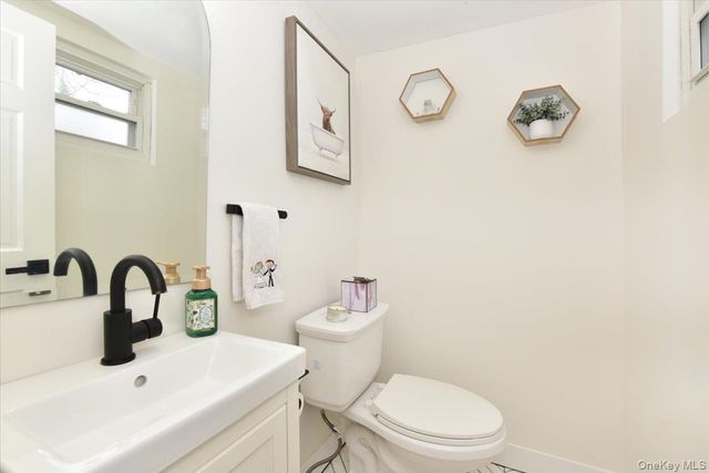 5 Mary Lu Drive, Holtsville, NY 11742