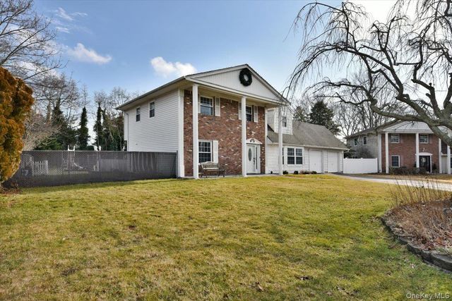 5 Mary Lu Drive, Holtsville, NY 11742