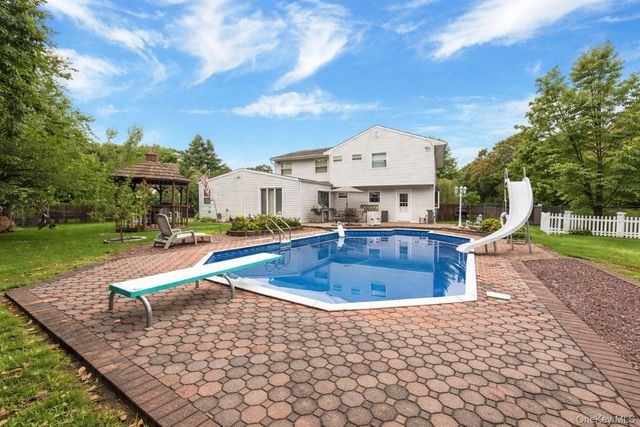 5 Mary Lu Drive, Holtsville, NY 11742