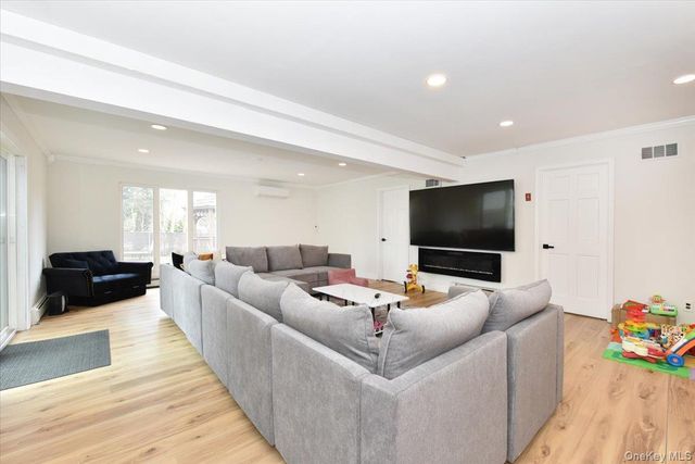 5 Mary Lu Drive, Holtsville, NY 11742