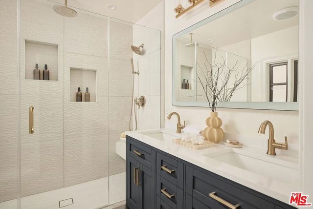 8607 Clifton Way, Beverly Hills, CA 90211