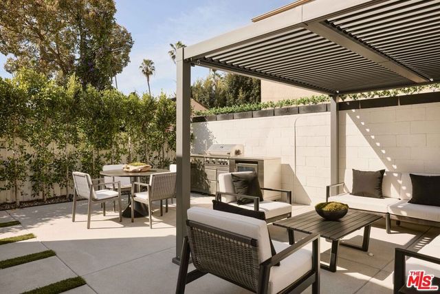 8607 Clifton Way, Beverly Hills, CA 90211