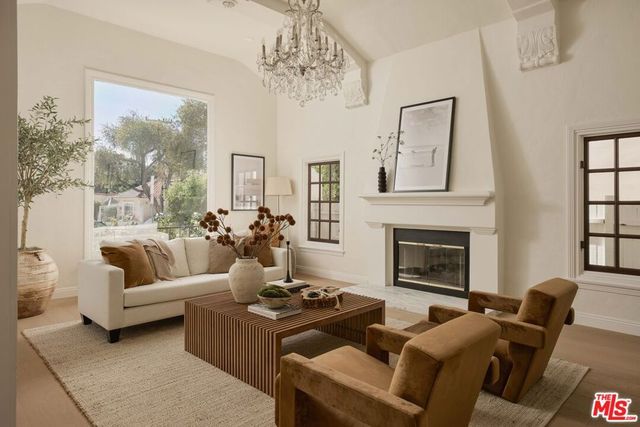 8607 Clifton Way, Beverly Hills, CA 90211