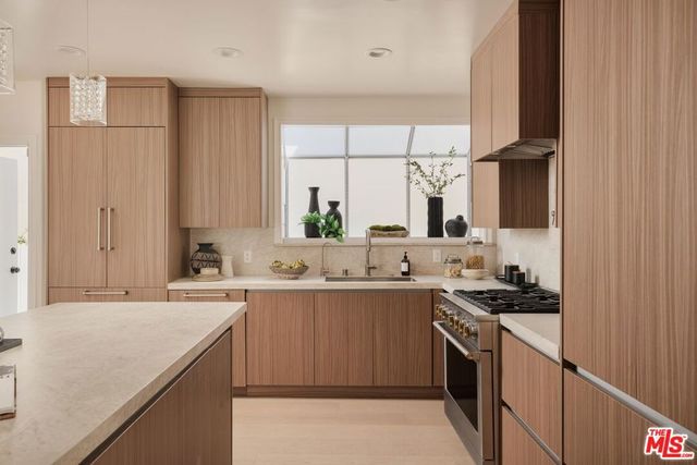 8607 Clifton Way, Beverly Hills, CA 90211