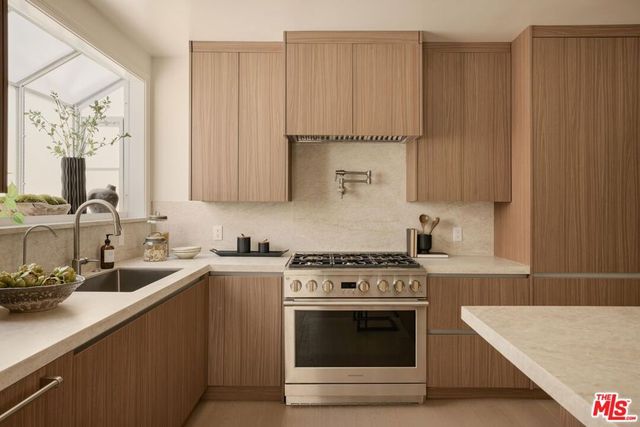 8607 Clifton Way, Beverly Hills, CA 90211