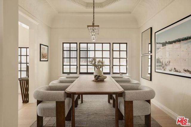 8607 Clifton Way, Beverly Hills, CA 90211