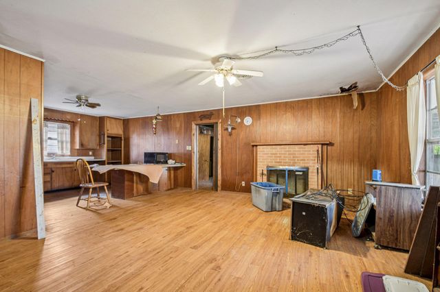 3200 Cattlemens ROW, Lockhart, TX 78644