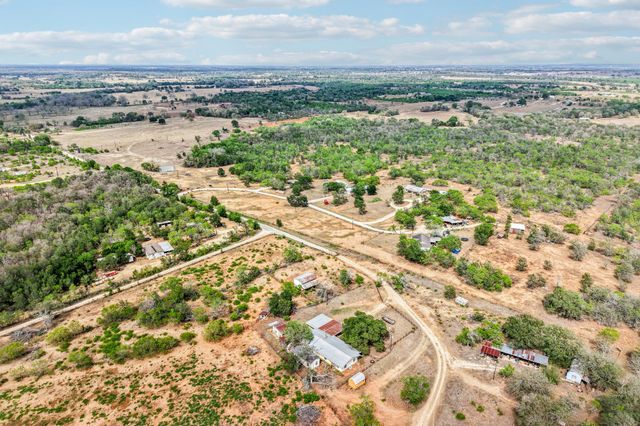 3200 Cattlemens ROW, Lockhart, TX 78644