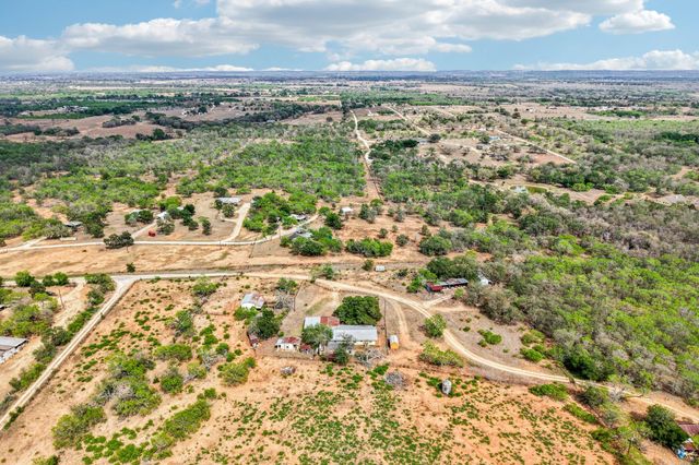 3200 Cattlemens ROW, Lockhart, TX 78644