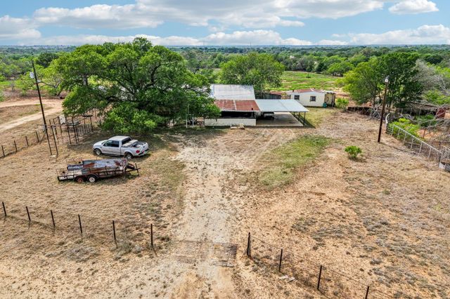 3200 Cattlemens ROW, Lockhart, TX 78644
