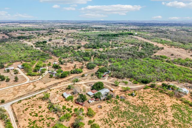 3200 Cattlemens ROW, Lockhart, TX 78644