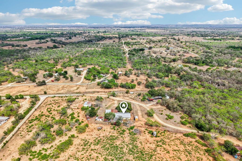 3200 Cattlemens ROW, Lockhart, TX 78644