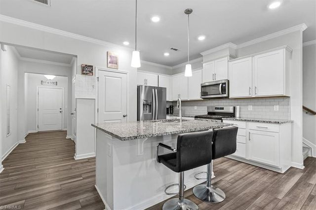814 Falls Grove Trail, High Point, NC 27265