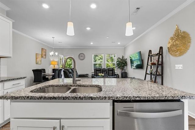 814 Falls Grove Trail, High Point, NC 27265