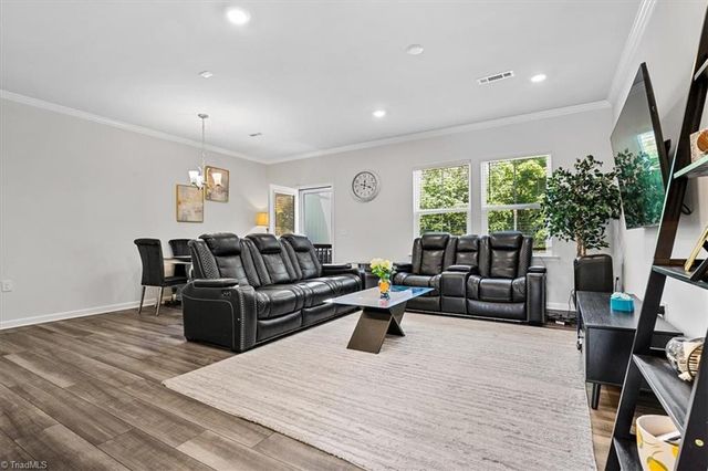 814 Falls Grove Trail, High Point, NC 27265