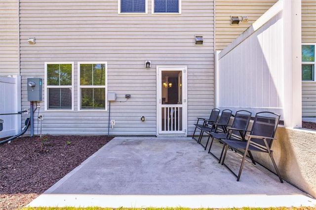 814 Falls Grove Trail, High Point, NC 27265