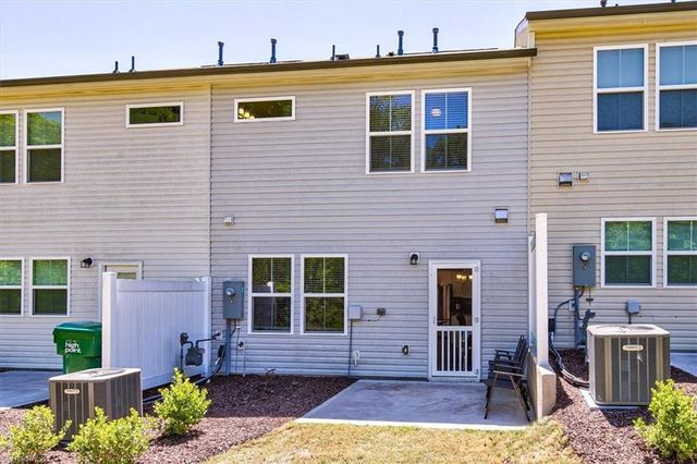 814 Falls Grove Trail, High Point, NC 27265