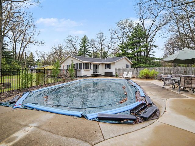1574 Chatterson Road, Muskegon, MI 49442