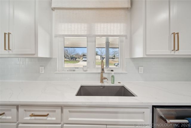 2808 E 37th Place, Tulsa, OK 74105