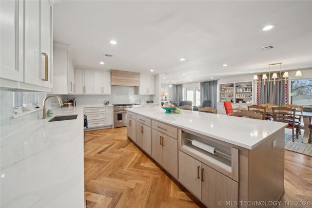 2808 E 37th Place, Tulsa, OK 74105