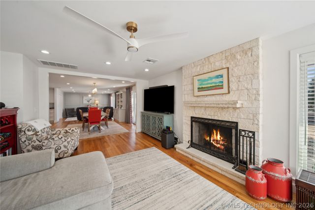 2808 E 37th Place, Tulsa, OK 74105