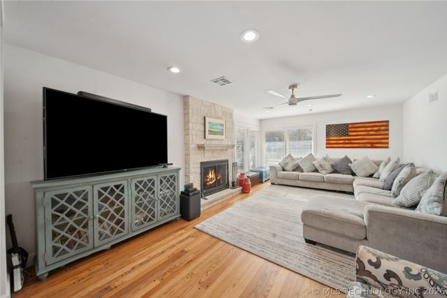 2808 E 37th Place, Tulsa, OK 74105