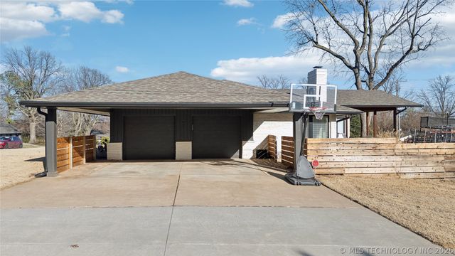 2808 E 37th Place, Tulsa, OK 74105