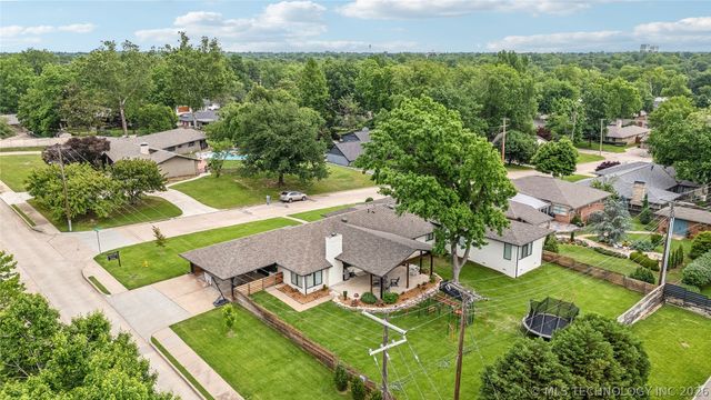 2808 E 37th Place, Tulsa, OK 74105