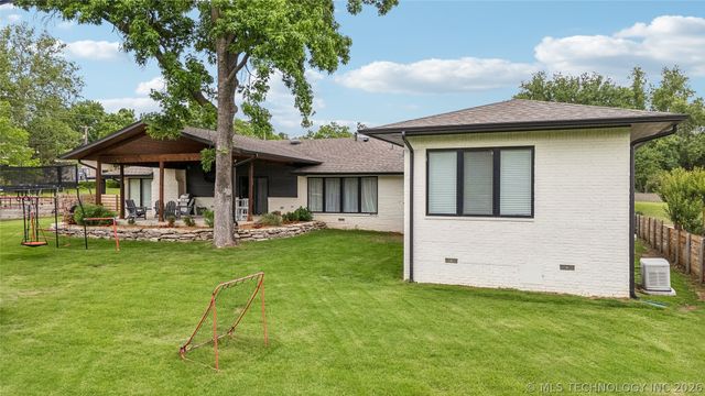 2808 E 37th Place, Tulsa, OK 74105