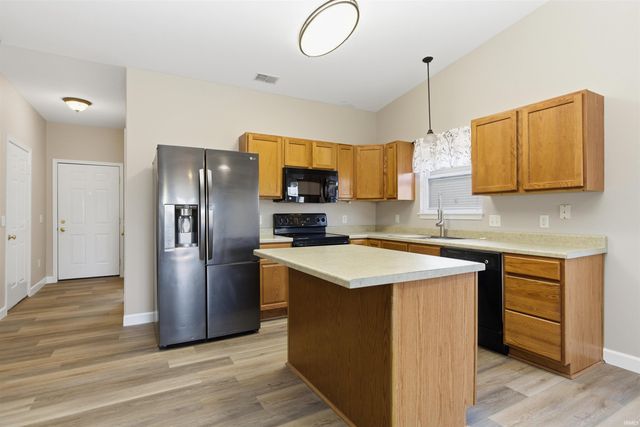 690 S Fieldstone Boulevard, Bloomington, IN 47403