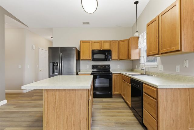 690 S Fieldstone Boulevard, Bloomington, IN 47403