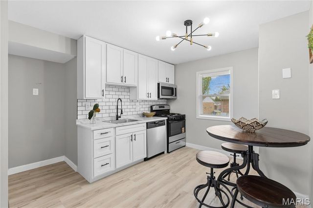 9442 Altonwood Drive, St Louis, MO 63136