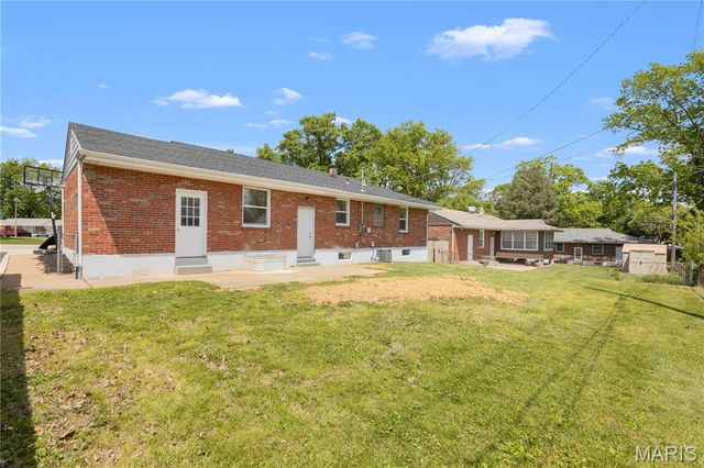 9442 Altonwood Drive, St Louis, MO 63136