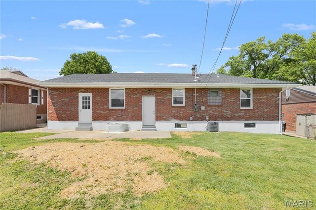 9442 Altonwood Drive, St Louis, MO 63136