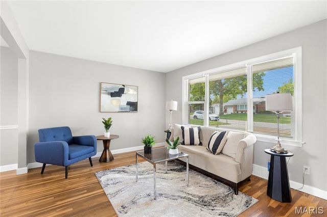 9442 Altonwood Drive, St Louis, MO 63136