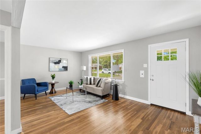 9442 Altonwood Drive, St Louis, MO 63136