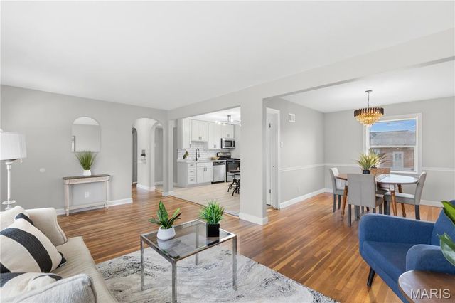 9442 Altonwood Drive, St Louis, MO 63136