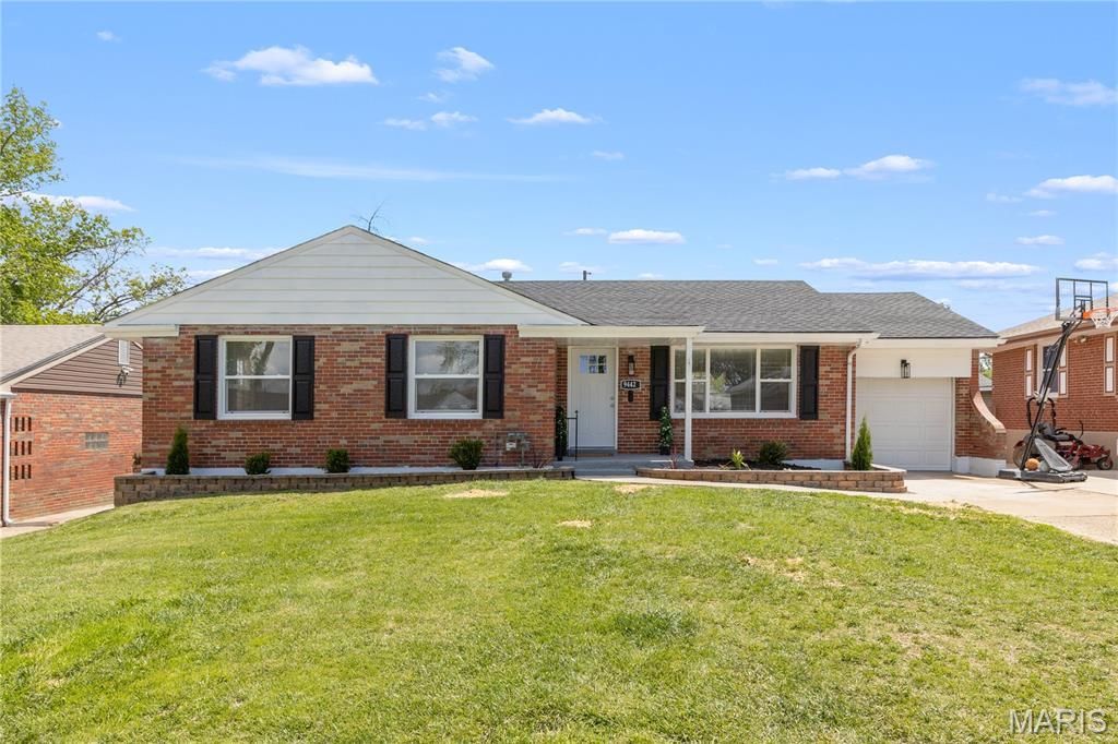 9442 Altonwood Drive, St Louis, MO 63136