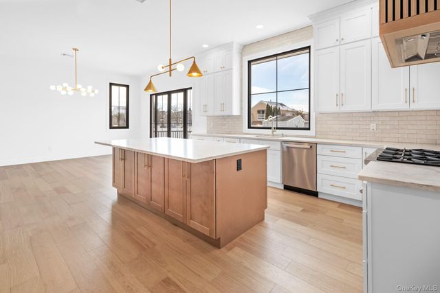 24 Midway Street, Babylon, NY 11702