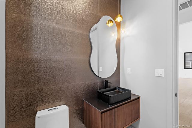 24 Midway Street, Babylon, NY 11702